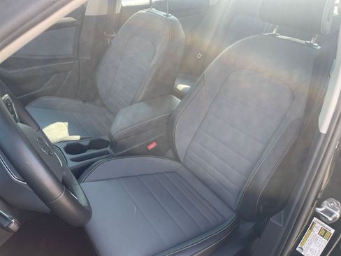 Used 2025 Volkswagen Jetta SE image 37