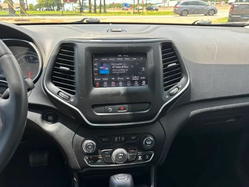 Used 2020 Jeep Cherokee Latitude Plus FWD image 22