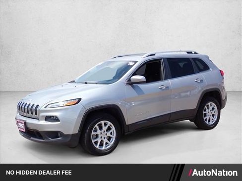 Used 2018 Jeep Cherokee Latitude Plus w/ Cold Weather Group AWD/4WD image 1