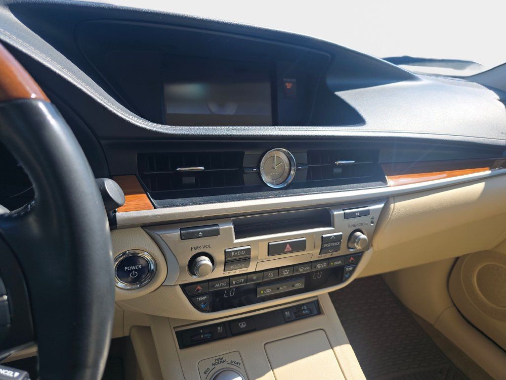 Used 2015 Lexus ES 300h w/ Navigation System Package FWD image 23