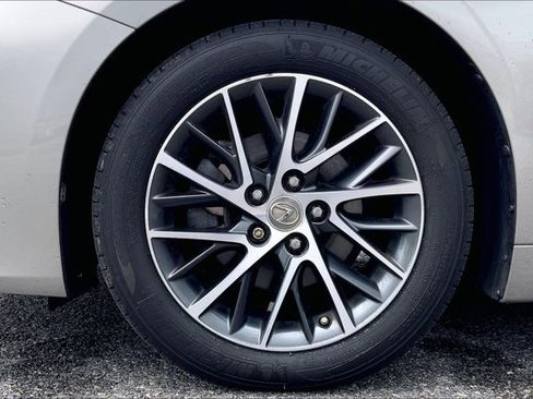 Used 2017 Lexus ES 350 w/ Luxury Package FWD image 8
