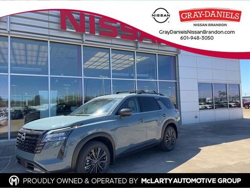 New 2026 Nissan Pathfinder SL image 1