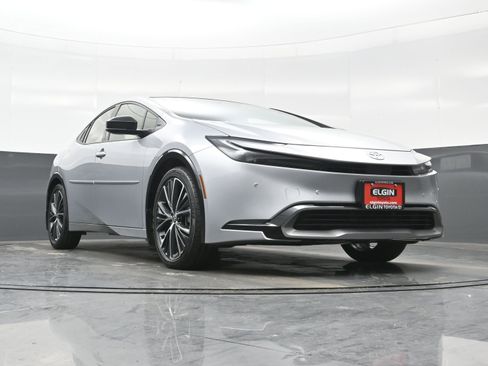 Used 2025 Toyota Prius XLE image 27