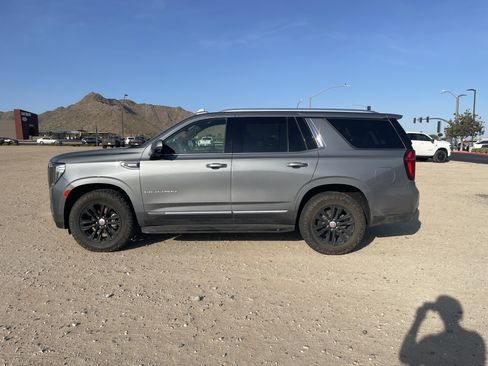 Used 2021 GMC Yukon SLT w/ SLT Luxury Package AWD/4WD image 2