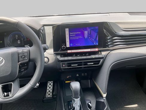 Used 2026 Toyota Camry SE w/ Convenience Package FWD image 7