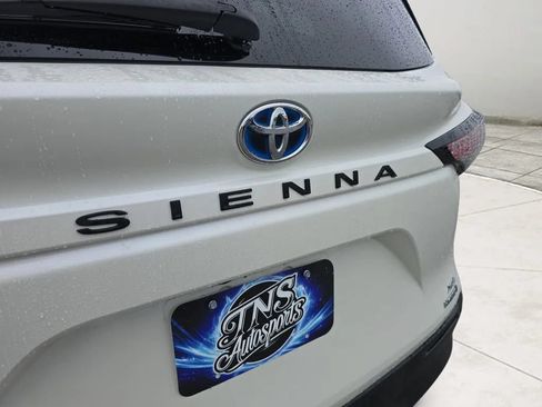 Used 2021 Toyota Sienna XLE FWD image 38