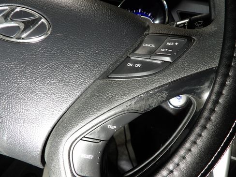 Used 2011 Hyundai Sonata SE w/ Navigation & Sunroof Pkg 4 FWD image 16