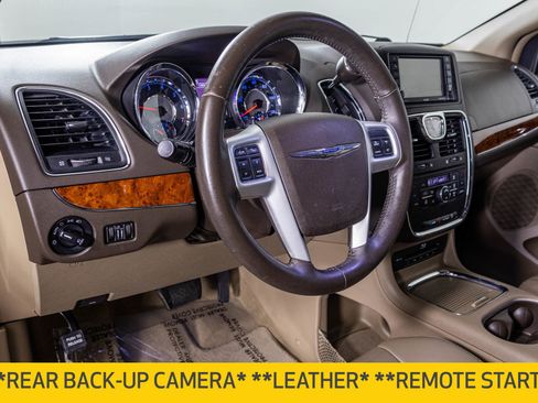 Used 2016 Chrysler Town & Country Touring-L w/ Driver Convenience Group image 5