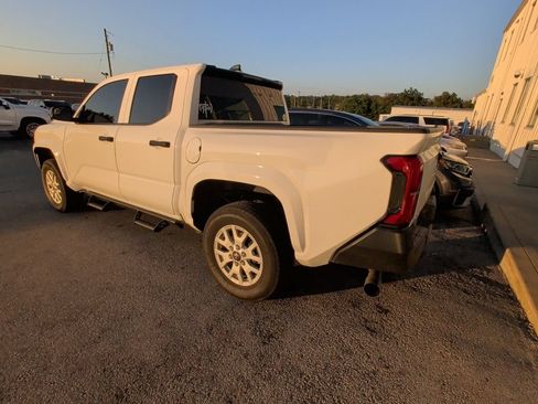 Used 2025 Toyota Tacoma SR AWD/4WD image 4