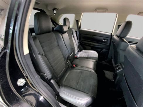 Used 2020 Mitsubishi Outlander SE FWD image 17