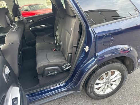 Used 2017 Dodge Journey SXT w/ Comfort/Convenience Group image 12