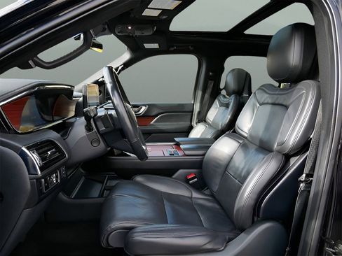 Used 2024 Lincoln Navigator Reserve image 10
