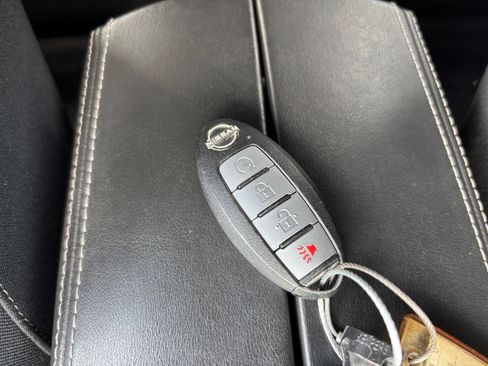Used 2022 Nissan Rogue SV FWD image 25