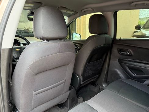 Used 2018 Chevrolet Trax LS FWD image 12