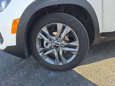 Used 2023 Kia Seltos S w/ Navigation Package image 27