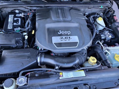 Used 2012 Jeep Wrangler Unlimited Sahara w/ Dual Top Group image 13