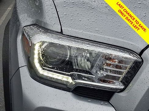 Certified 2023 Toyota Tacoma TRD Off-Road w/ Black Out Package (TMS) AWD/4WD image 12