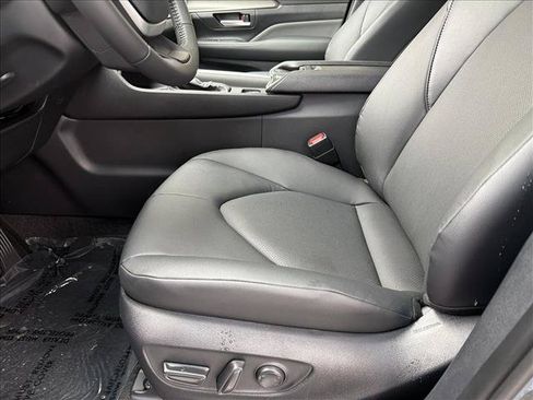 New 2026 Toyota Grand Highlander AWD image 12