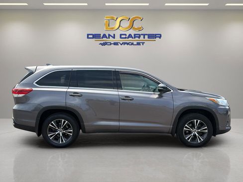 Used 2017 Toyota Highlander Plus w/ Carpet Mat Package AWD/4WD image 6