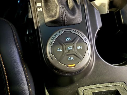 Used 2023 Ford Bronco Badlands image 29