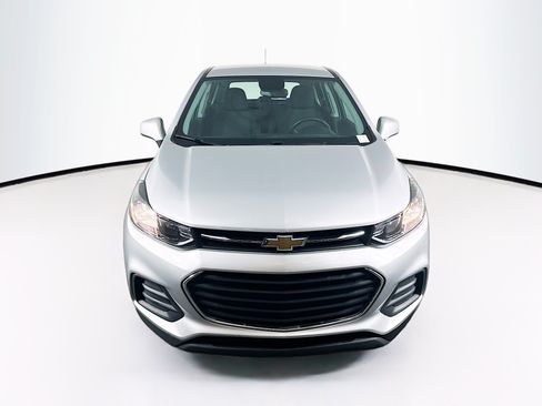 Used 2020 Chevrolet Trax LS FWD image 2