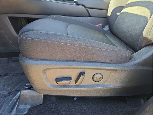 Used 2024 Nissan Pathfinder SV image 22