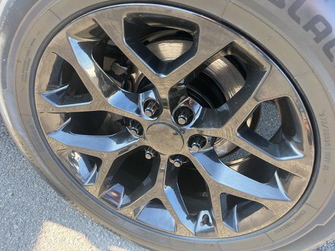 Used 2017 Chevrolet Tahoe LT image 9