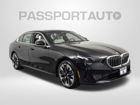 Used 2025 BMW 530i xDrive image 8