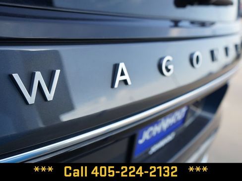 Used 2024 Jeep Wagoneer Series II w/ Flexible Seating Group RWD image 5