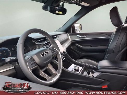Used 2024 Jeep Grand Cherokee Limited w/ Black Appearance Package AWD/4WD image 7
