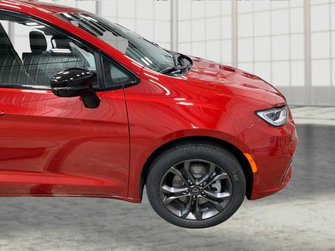 New 2026 Chrysler Pacifica Select image 22