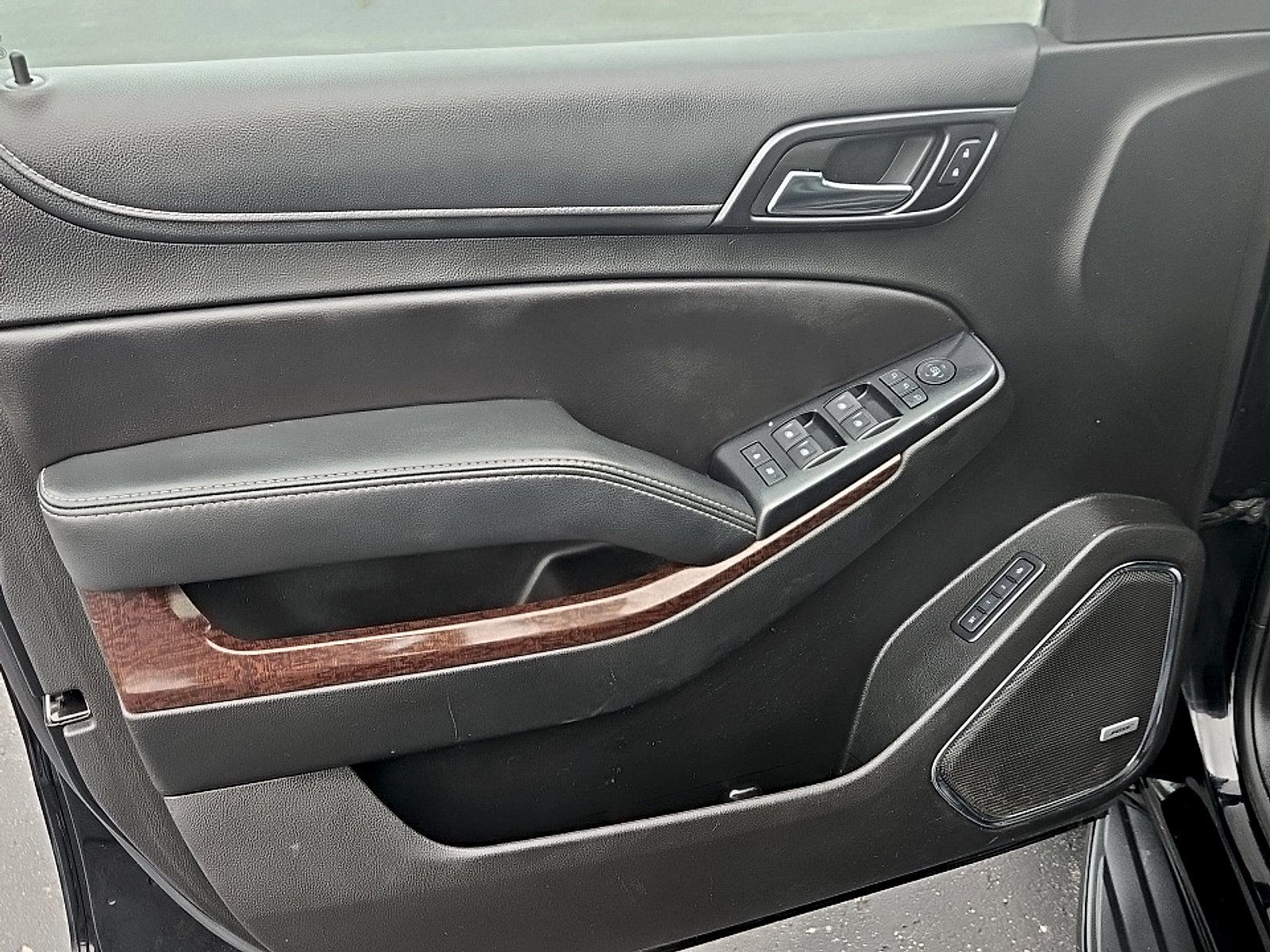 Used 2019 GMC Yukon SLT w/ Graphite Performance Edition AWD/4WD image 10