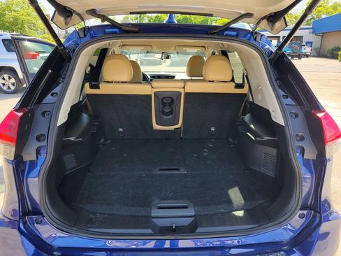 Used 2018 Nissan Rogue SV w/ Premium Package FWD image 35