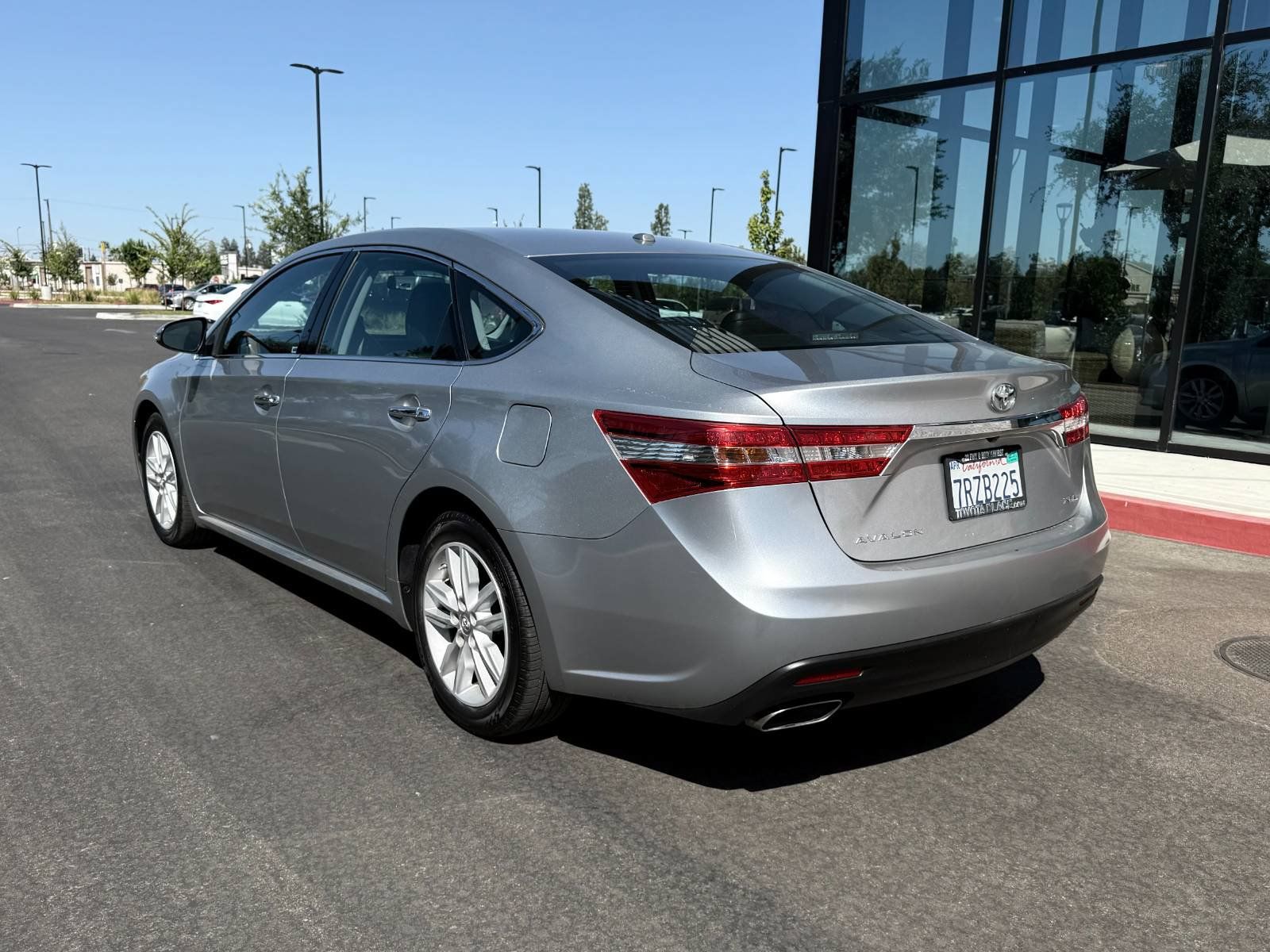 Used 2015 Toyota Avalon XLE FWD image 9