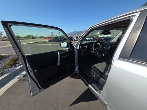 Used 2022 Toyota 4Runner SR5 AWD/4WD image 14