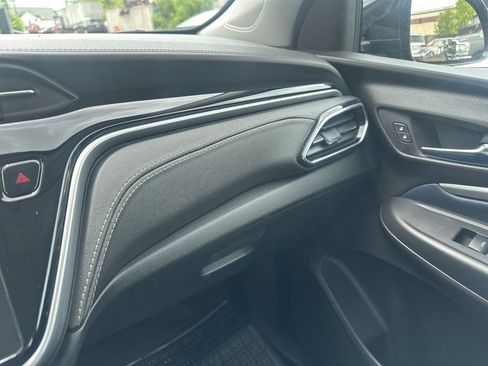 Used 2023 Chevrolet Bolt EUV LT w/ Convenience Package FWD image 18