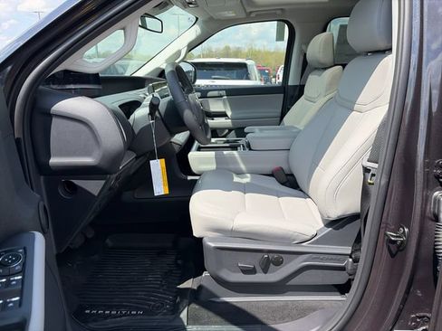 New 2026 Ford Expedition Active AWD/4WD image 18