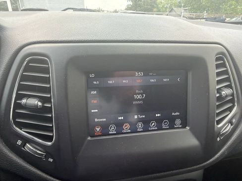 Used 2018 Jeep Compass Latitude w/ Popular Equipment Group AWD/4WD image 9