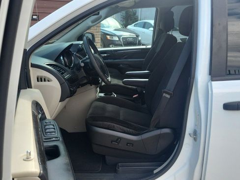 Used 2019 Dodge Grand Caravan SE FWD image 13