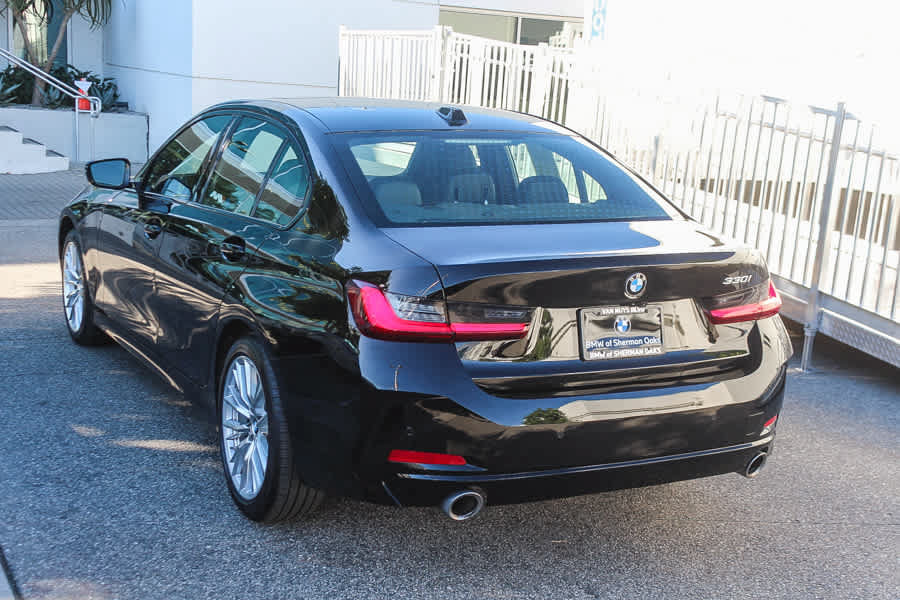 Used 2023 BMW 330i Sedan w/ Convenience Package RWD image 7