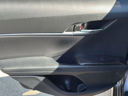 Used 2021 Toyota Camry SE image 16