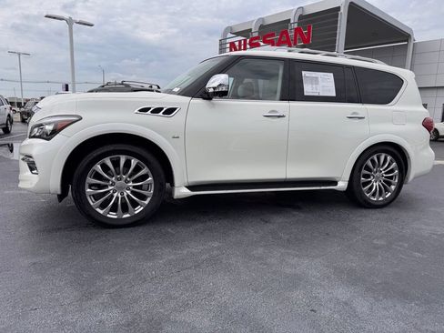 Used 2016 INFINITI QX80 4WD w/ Deluxe Technology Package image 2