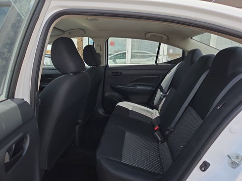 Used 2023 Nissan Versa S FWD image 5