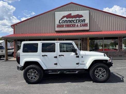 Used 2014 Jeep Wrangler Unlimited Sport w/ Quick Order Package 24S AWD/4WD image 3