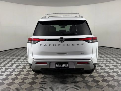 Used 2025 Nissan Pathfinder SL FWD image 9