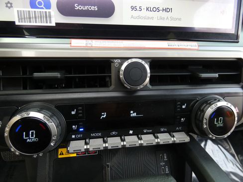 Used 2025 Toyota Tacoma TRD Off-Road w/ TRD Off Road Premium Package image 64