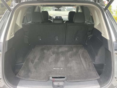 Used 2021 Nissan Rogue SV w/ Premium Package FWD image 10