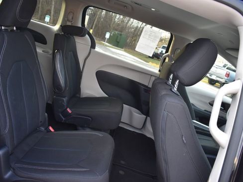 Used 2023 Chrysler Voyager LX image 17