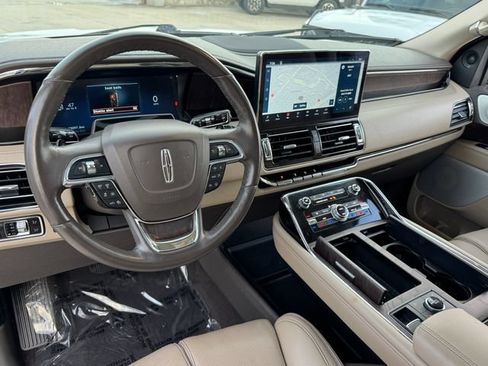 Used 2023 Lincoln Navigator L Reserve AWD/4WD image 3