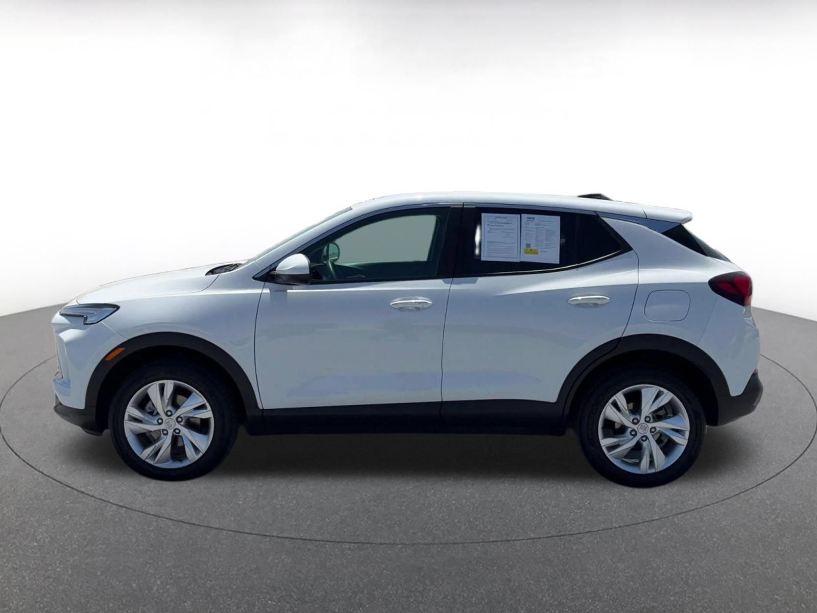 Used 2025 Buick Encore GX Preferred AWD/4WD image 8